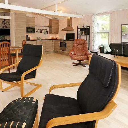 8 Person In Hadsund-by Traum